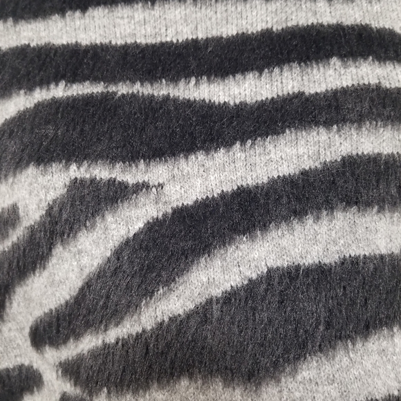 TWINE AND SPRING ZEBRA PRINT SWEATER - Picture 3 of 3